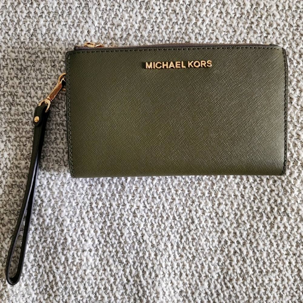 Michael Kors Wrislet Carry-All